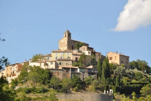 Village-du-Castellet-en-Taxi-768x510